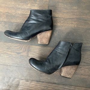 Coclico black leather booties